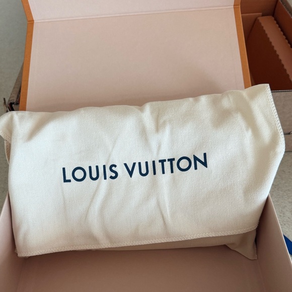 LV x TM Pochette Accessoires - Picture 10 of 11